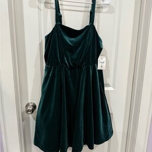 Elegant Velvet Mini Dress in Forest Green